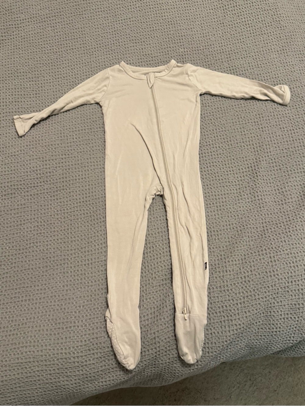 Kyte Baby Soft Cream Baby Footed One-Piece Sleeper